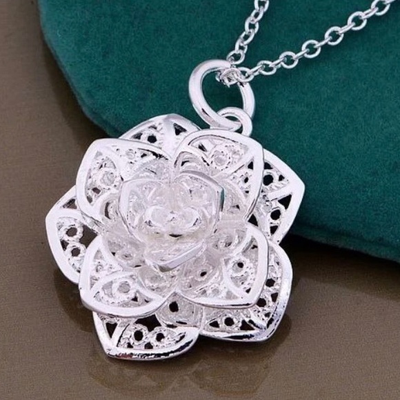 NEW!💙💎GORGEOUS 🌹ROSE🌹 NECKLACE!💎💙SILVER TONE - Picture 2 of 8